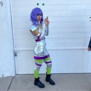 Woman’s Costume alien Martian girl space explorer with wig
